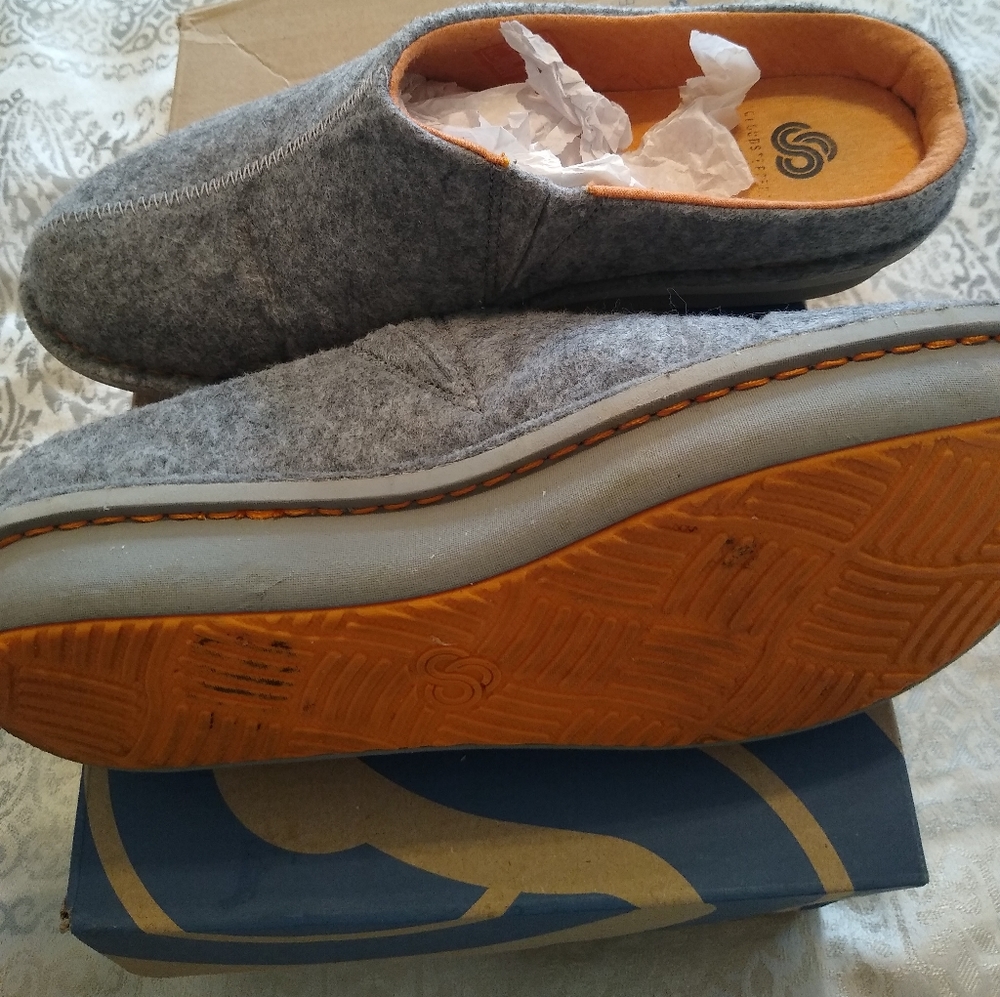 Boots and shoes - Picture 3 of 6